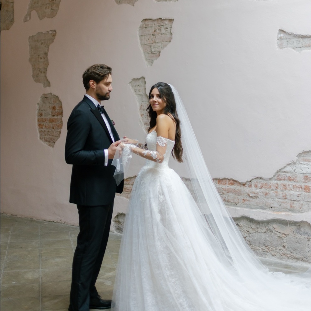 Vera Wang Haute - Wedding Gown